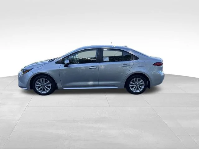 New 2026 Classic Silver Metallic Toyota LE image 2