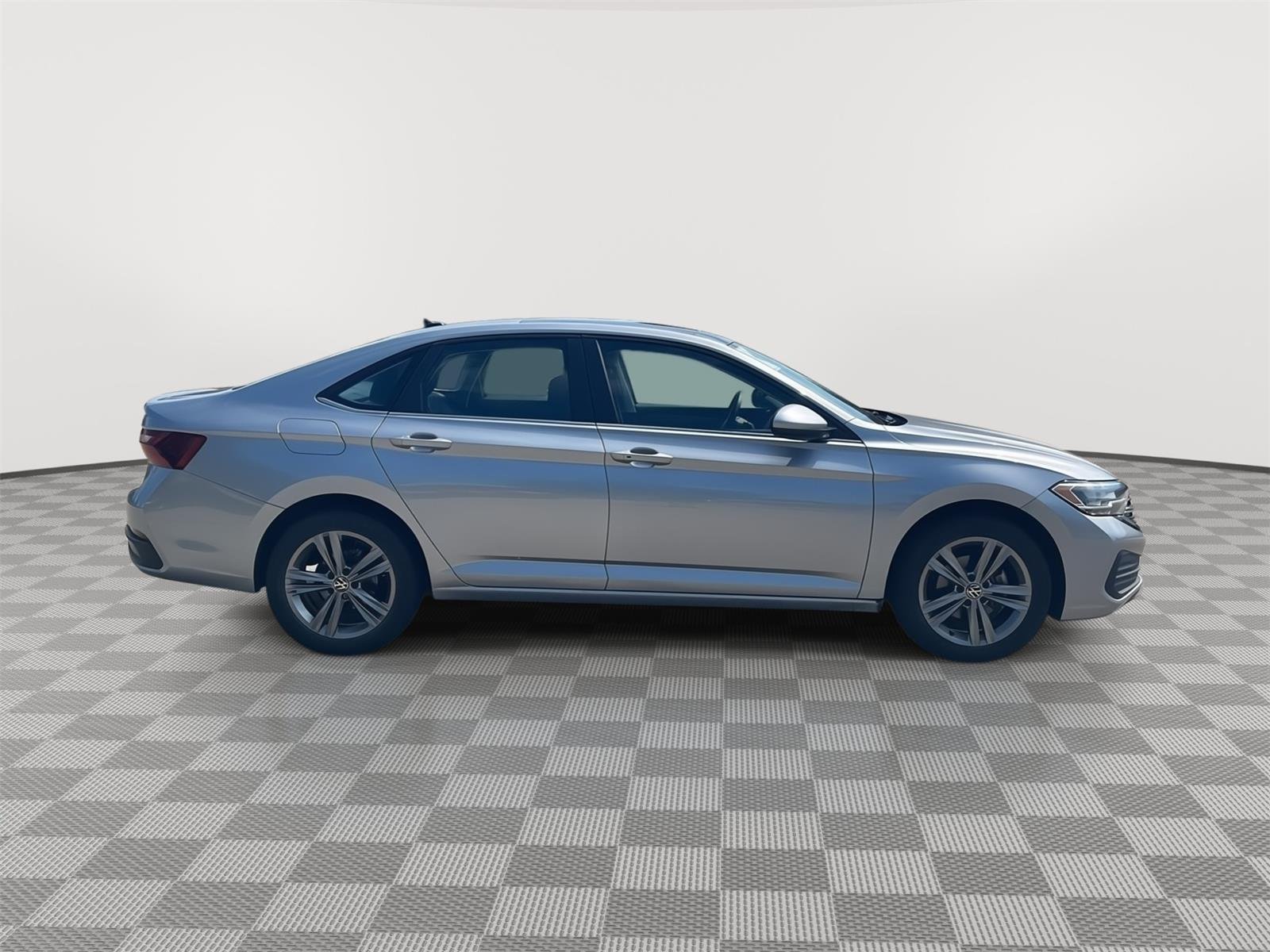 Used 2024 Pyrite Silver Metallic Volkswagen SE image 4