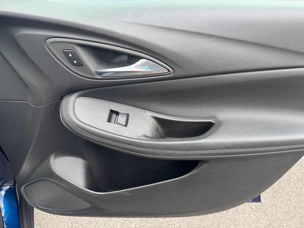 Used 2023 Sapphire Metallic Buick Select image 31