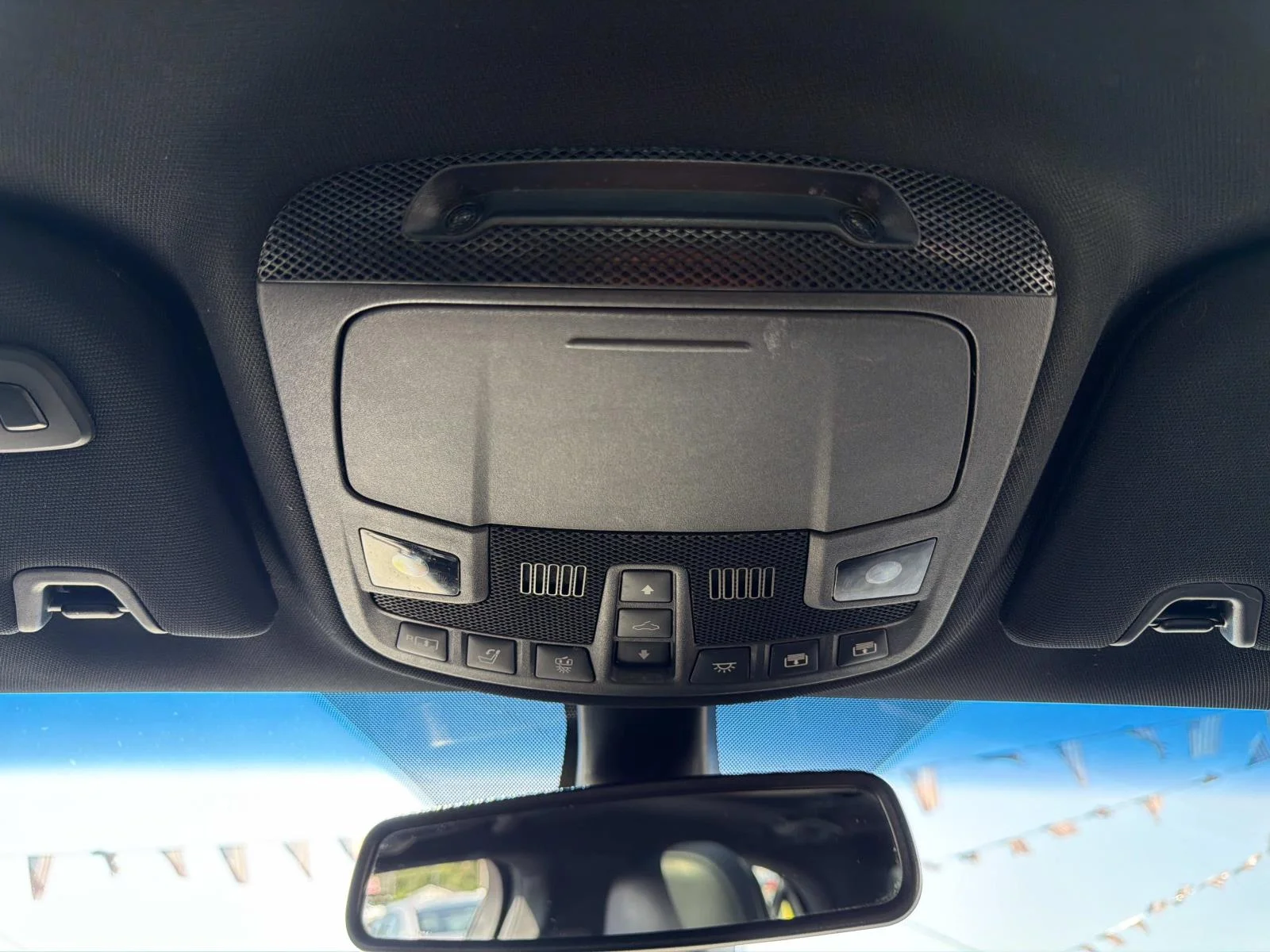 Used 2018 Gray Lincoln Reserve image 27