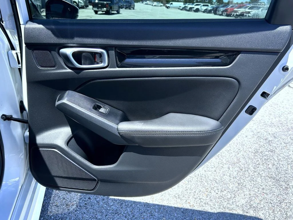 Used 2023 White Honda Touring image 18