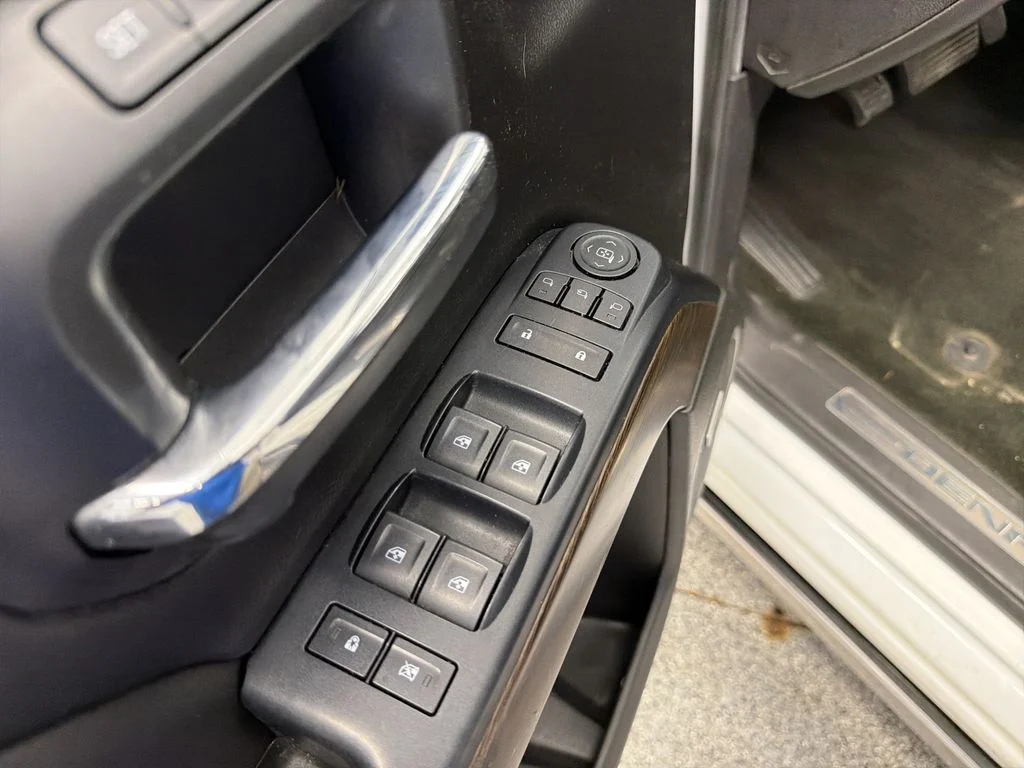 Used 2017 White GMC Denali image 16