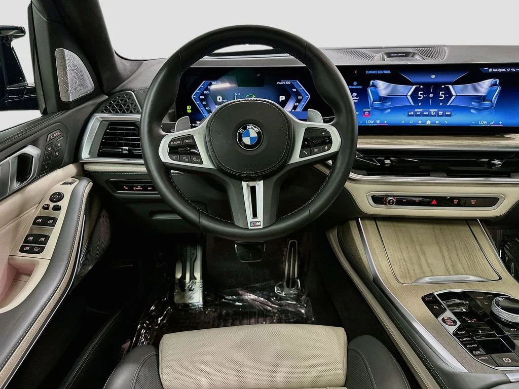 Used 2026 Black BMW M60i image 23