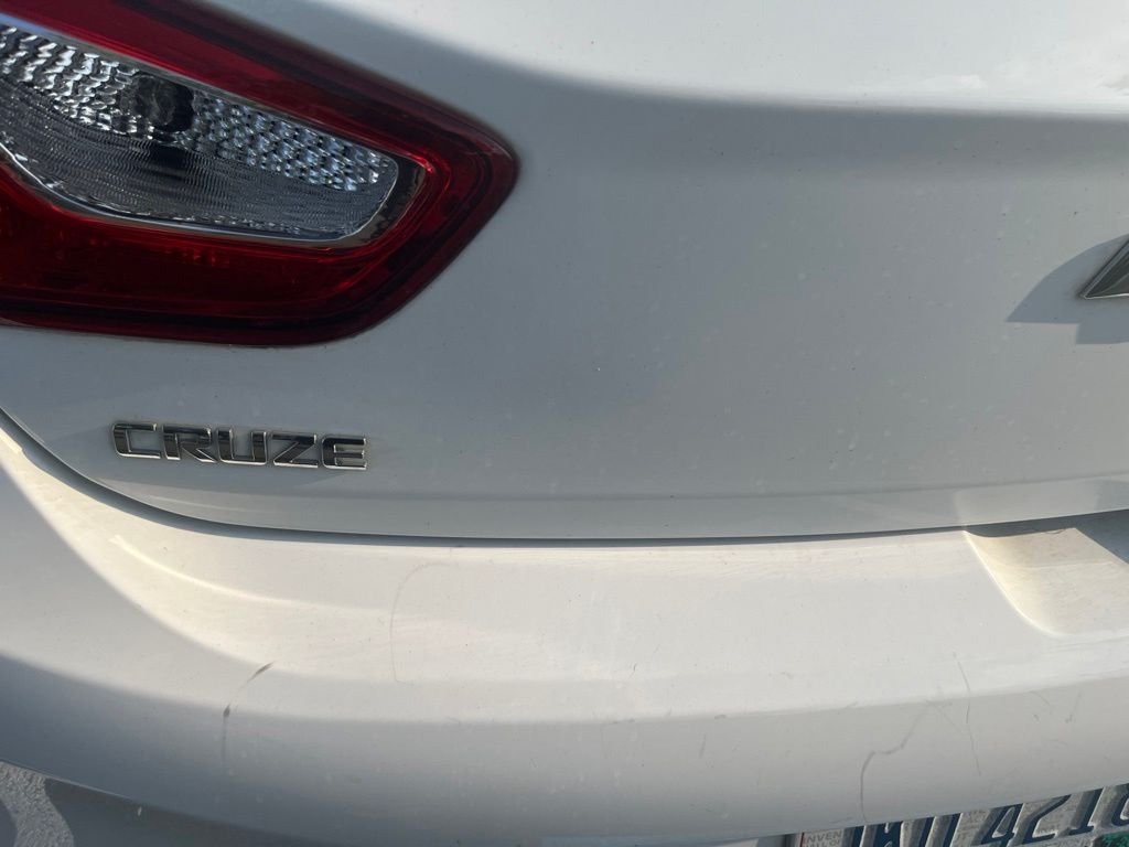 Used 2019 Summit White Chevrolet LS image 5