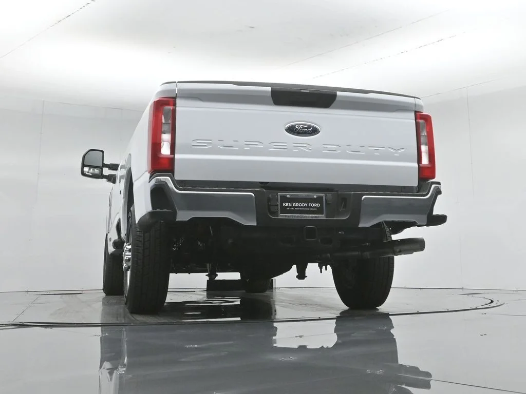 New 2026 Oxford White Ford XL image 44