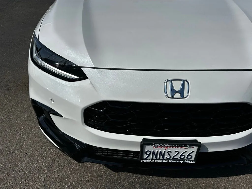 Used 2025 White Honda EX-L image 4