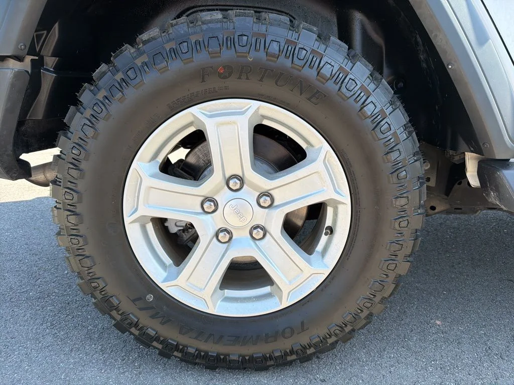 Used 2018 White Jeep Unlimited Sport S image 12