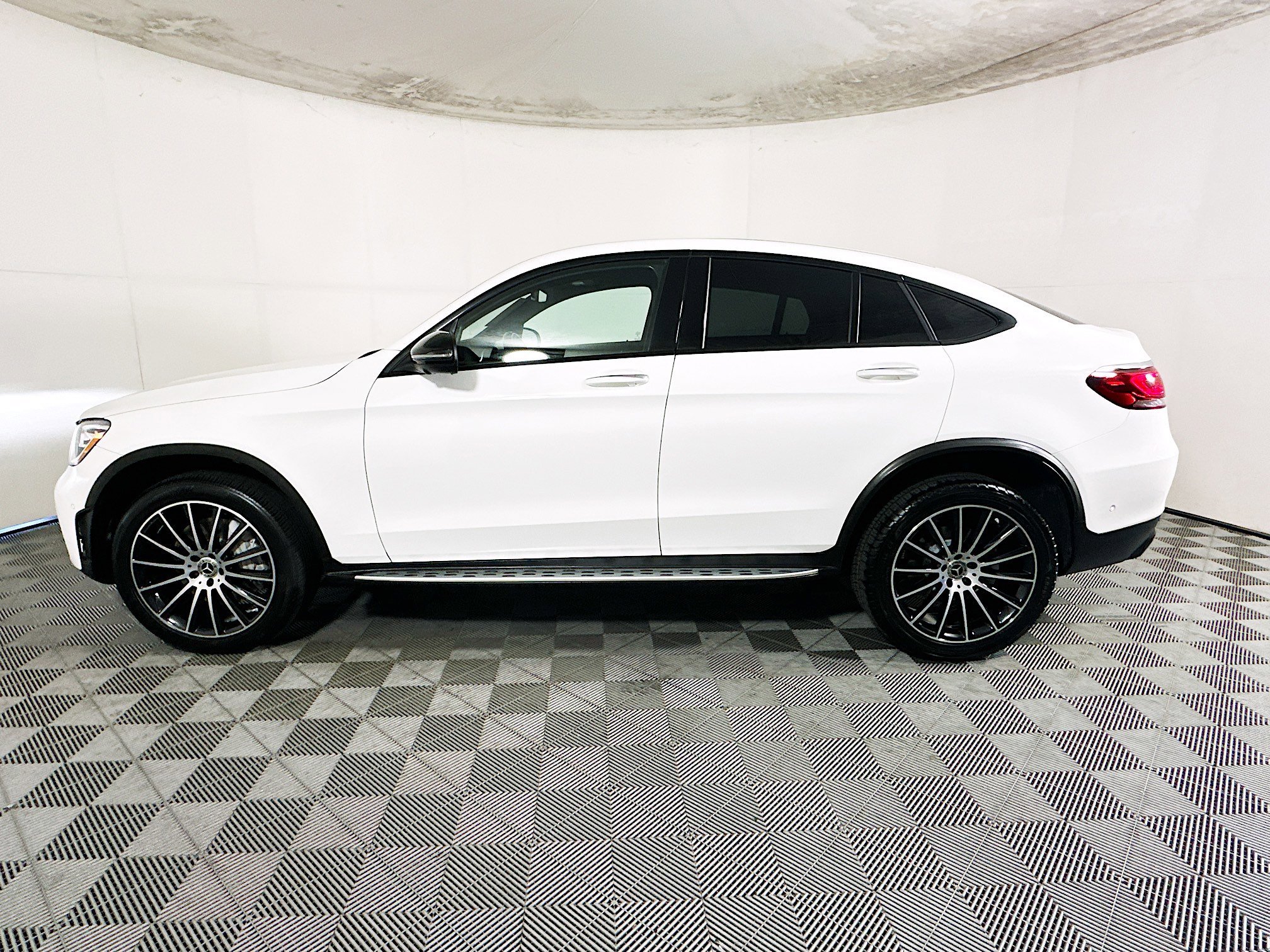 2023 Mercedes-Benz GLC thumbnail 8