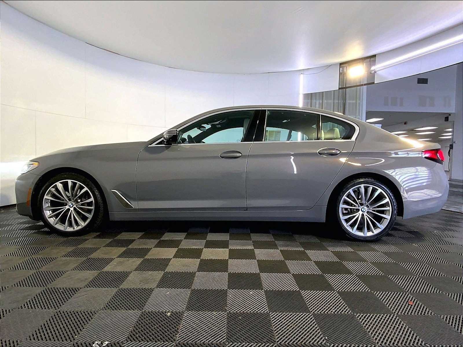 Used 2021 Bernina Grey Amber Effect Metallic BMW 540i xDrive image 2