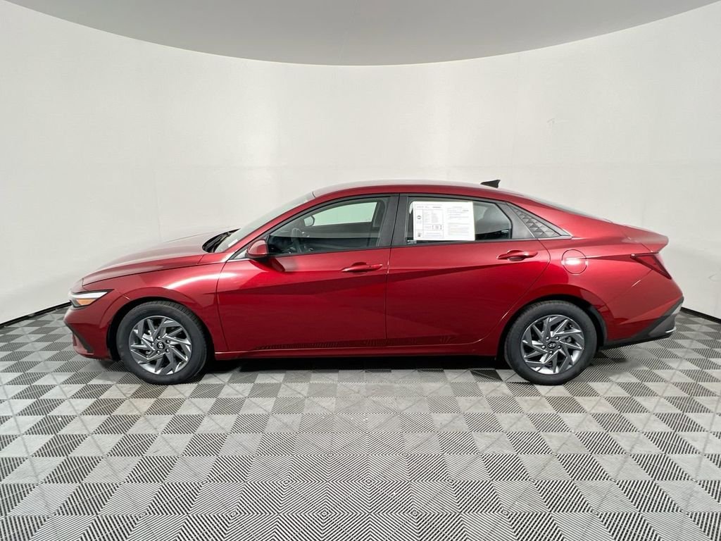 Used 2024 Red Hyundai SEL image 6