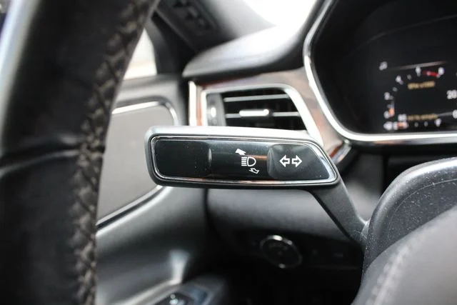 Used 2017 Black Lincoln Select image 10