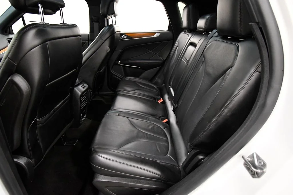 Used 2019 White Lincoln Reserve image 15