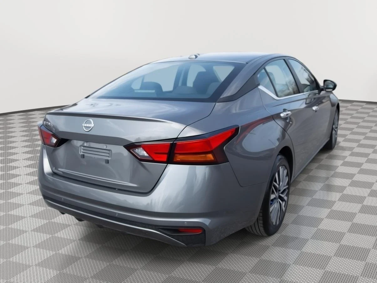 Used 2025 Gun Metallic Nissan SV image 5