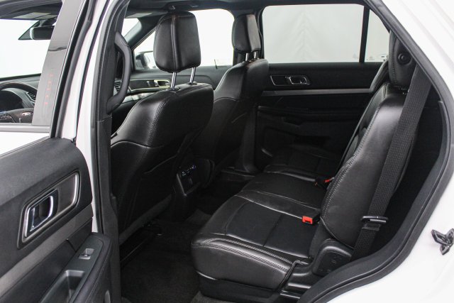 Used 2018 White Platinum Clearcoat Metallic Ford XLT image 11