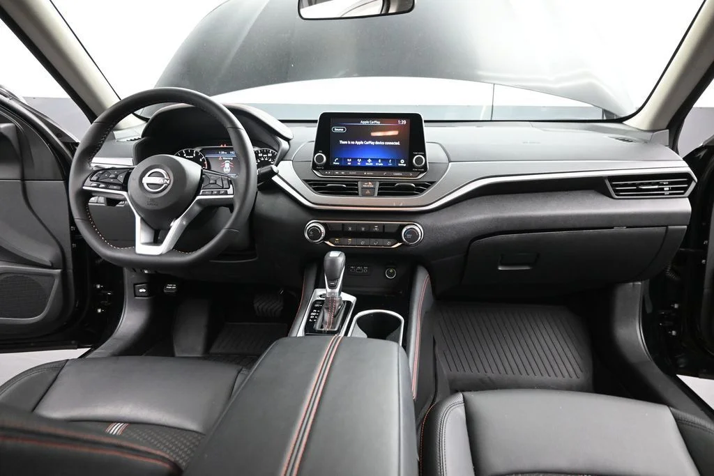 Used 2025 Black Nissan 2.5 SR image 34