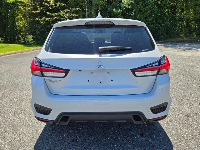 Used 2024 White Mitsubishi  image 7