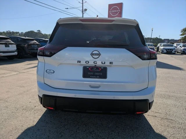 New 2026 Everest White Pearl TriCoat Nissan Dark Armor™ image 5
