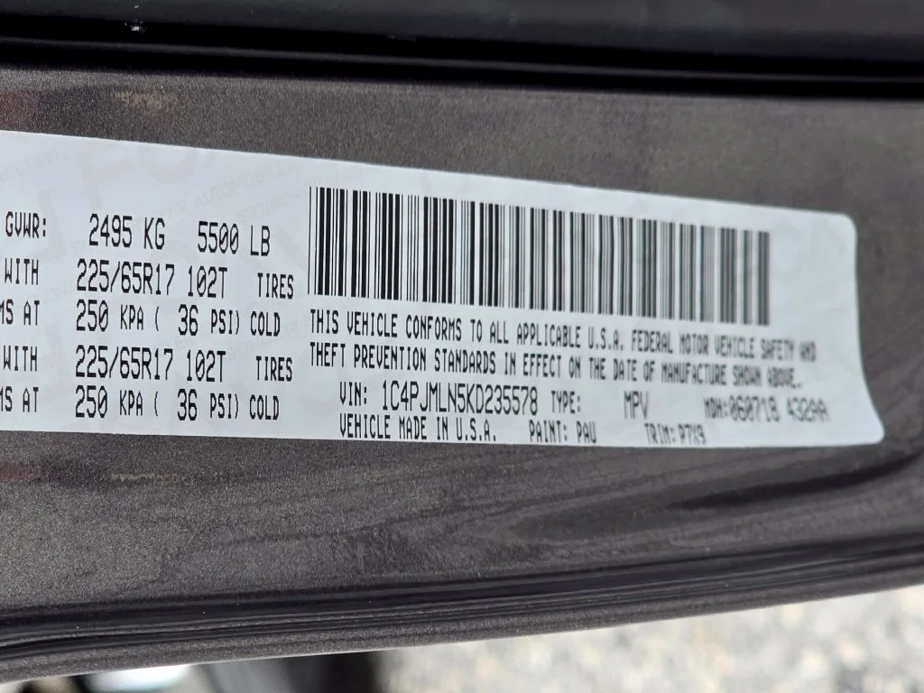 Used 2019 Gray Jeep Latitude Plus image 51