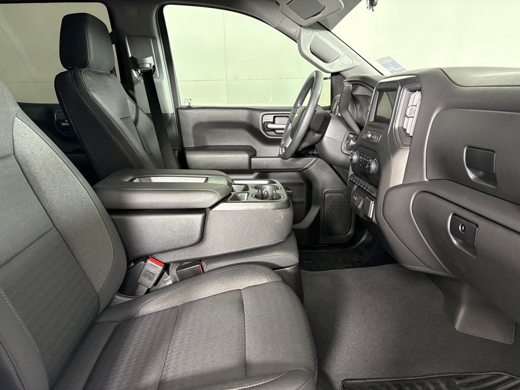 Used 2024 White Chevrolet Custom image 17