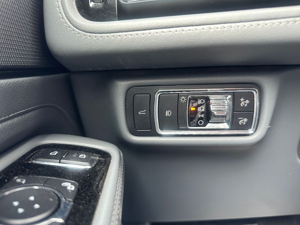 Used 2020 White Lincoln Reserve image 27