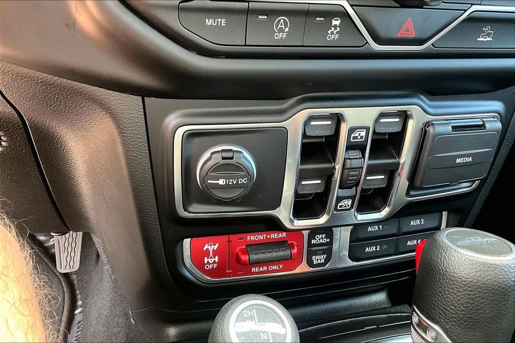 Used 2022 Gray Jeep Rubicon image 25