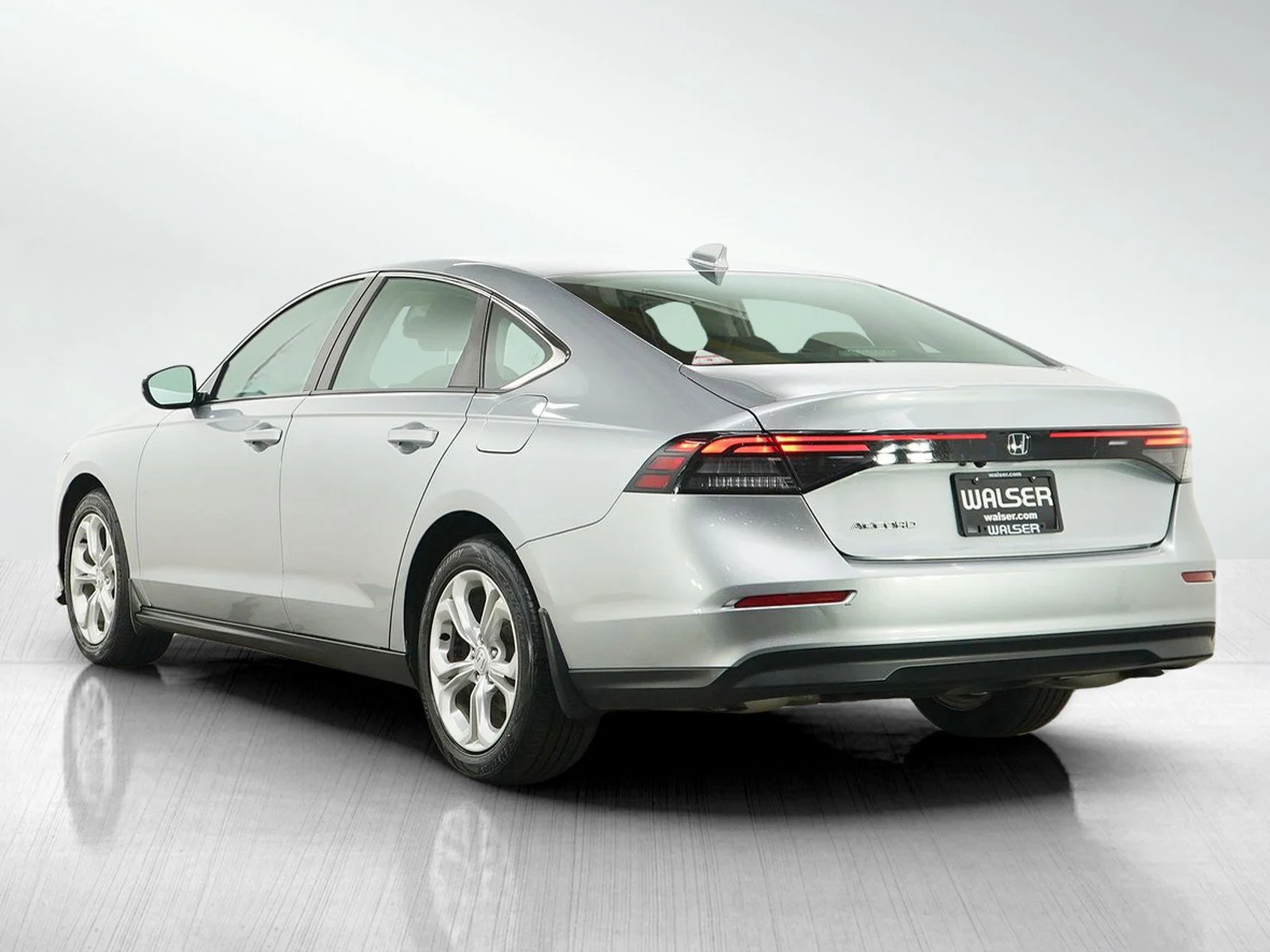 Used 2023 Lunar Silver Metallic Honda LX image 3