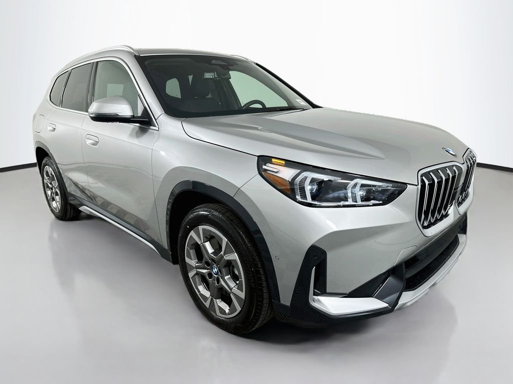 New 2027 Space Silver Metallic BMW xDrive28i image 3