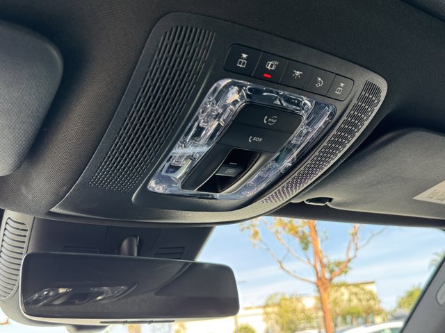 Used 2025 Polar White Mercedes-Benz GLB 250 image 23
