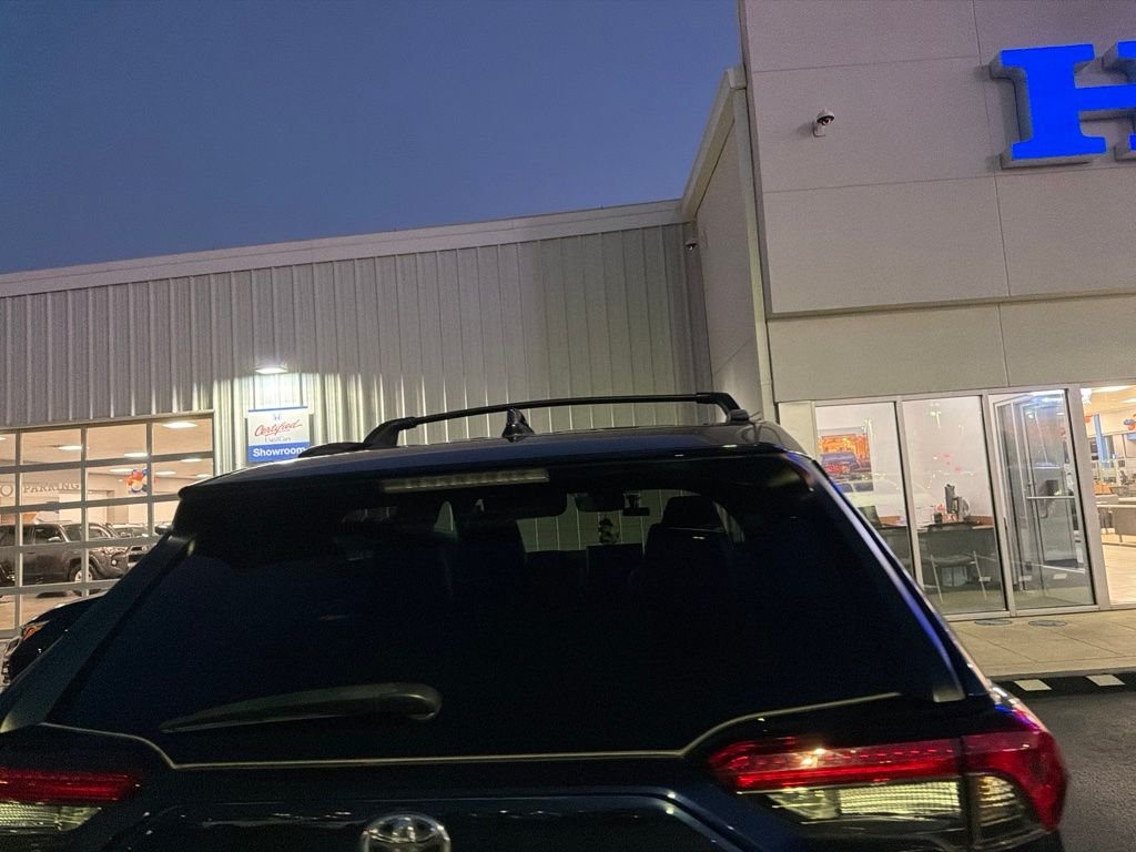 Used 2024  Toyota XLE Premium image 5