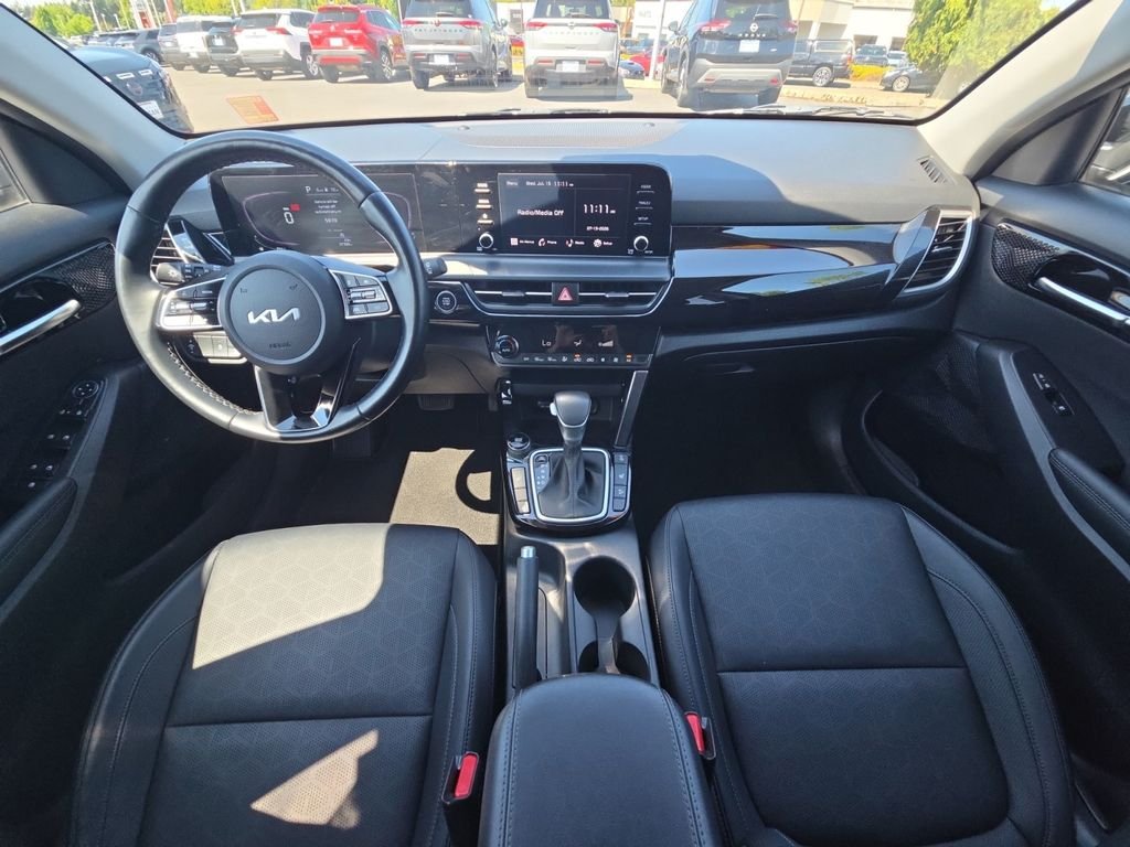 Used 2024 Black Kia S image 20