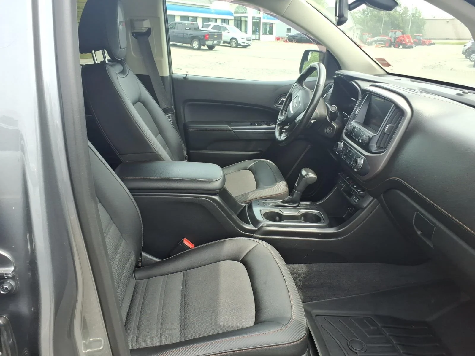 Used 2021 Steel Metallic GMC AT4 w/Cloth image 24