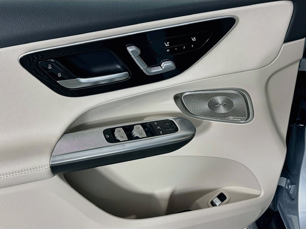 New 2027 Cirrus Silver Metallic Mercedes-Benz GLC 300 image 18