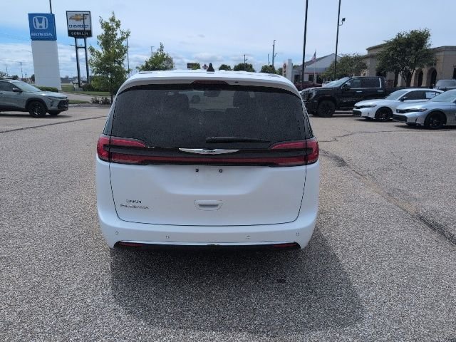 Used 2024 White Chrysler Touring L image 19