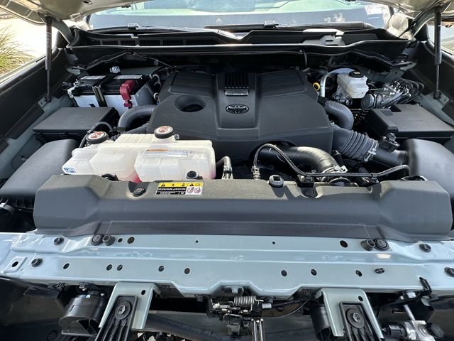 Certified Used 2025  Toyota Platinum image 29