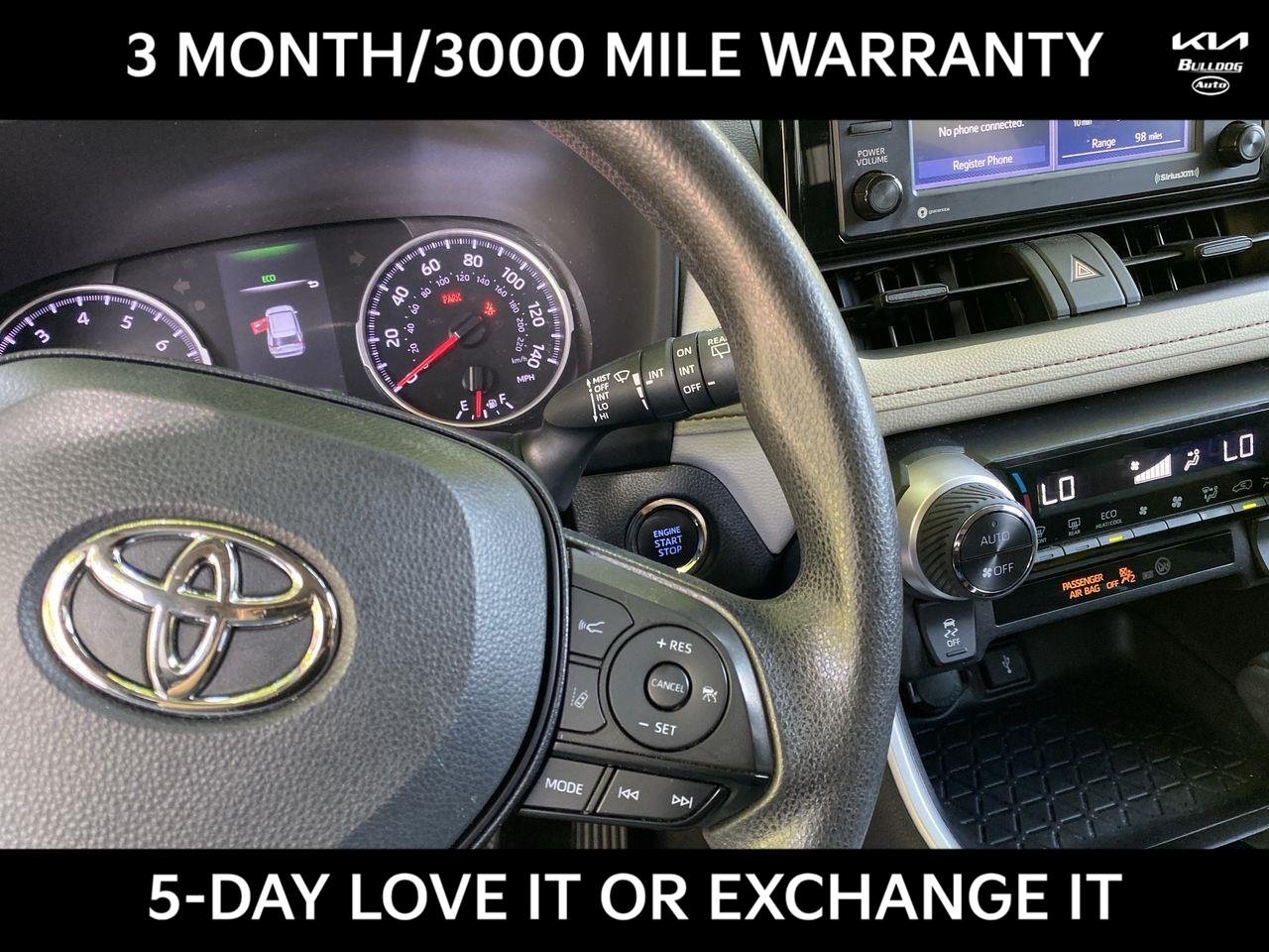 Used 2022 White Toyota XLE image 33