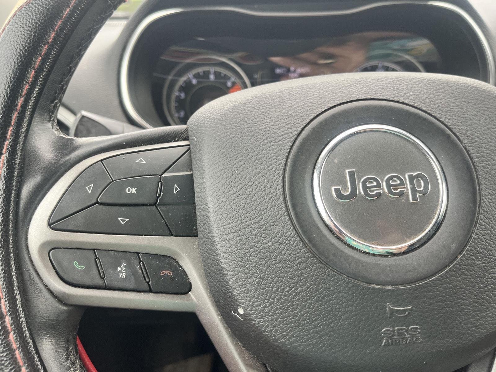 Used 2019 Velvet Red Pearlcoat Jeep Latitude image 23
