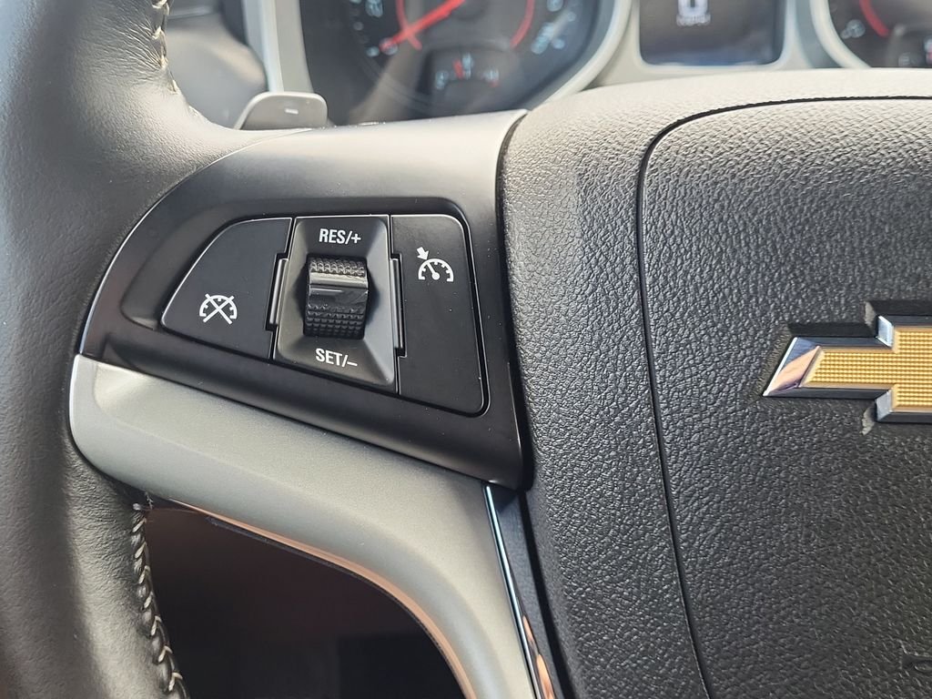 Used 2015 White Chevrolet 2LT image 26