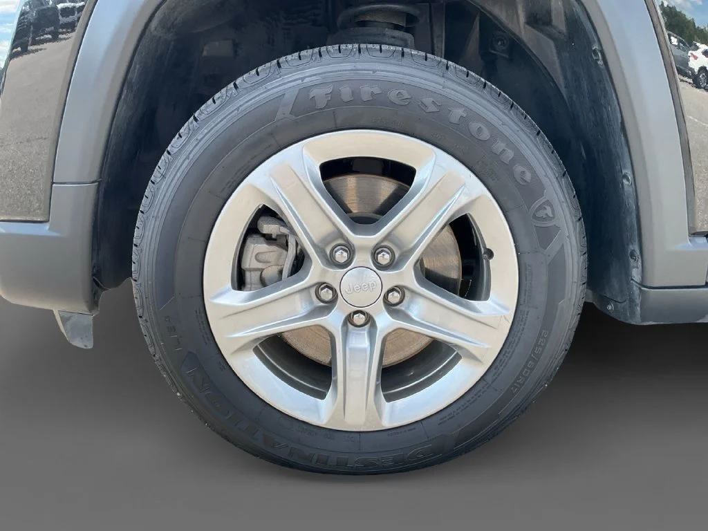 Used 2024 Black Jeep Latitude image 14