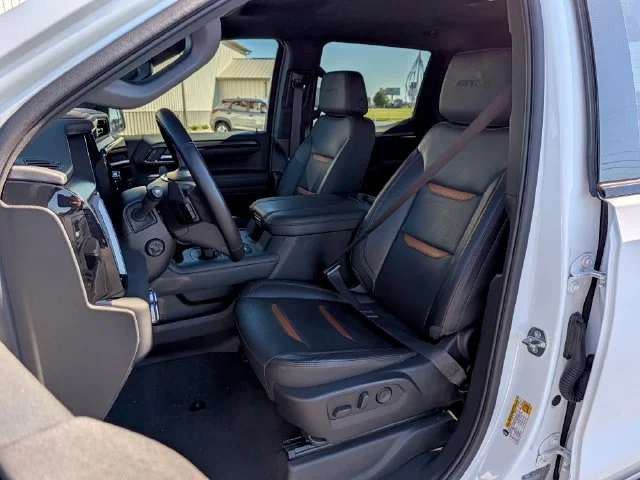 Used 2023 White GMC AT4 image 15