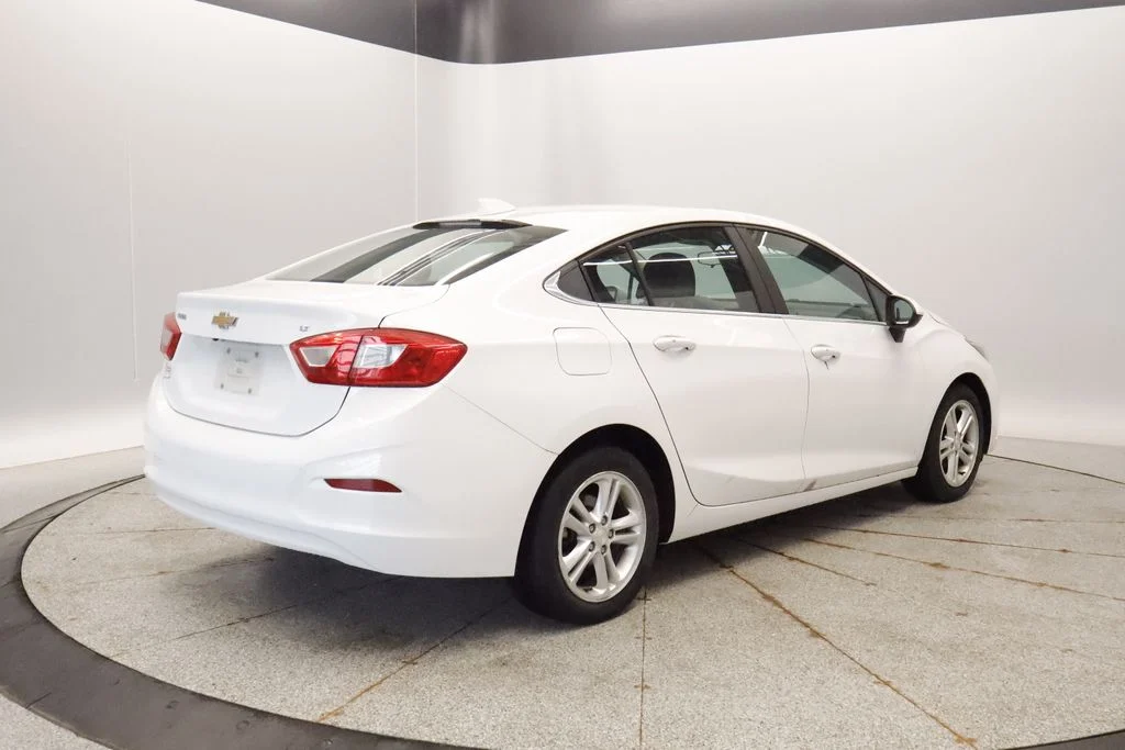 Used 2016 White Chevrolet LT image 10