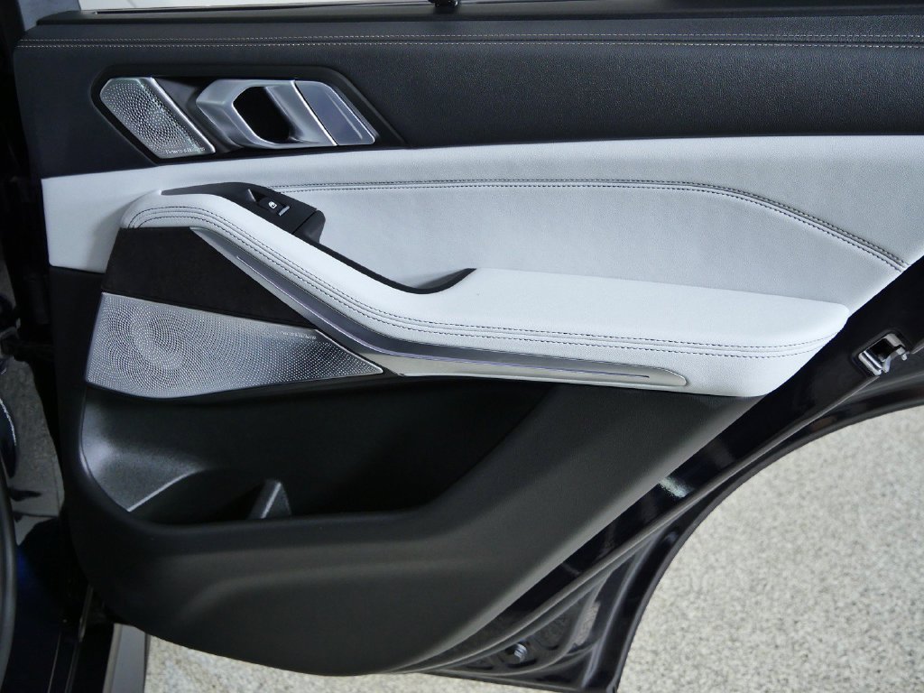 2026 BMW X5 M60i - Photo 24