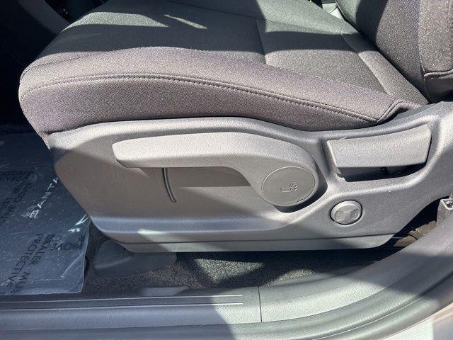 New 2026 Shimmering Silver Hyundai SE image 44