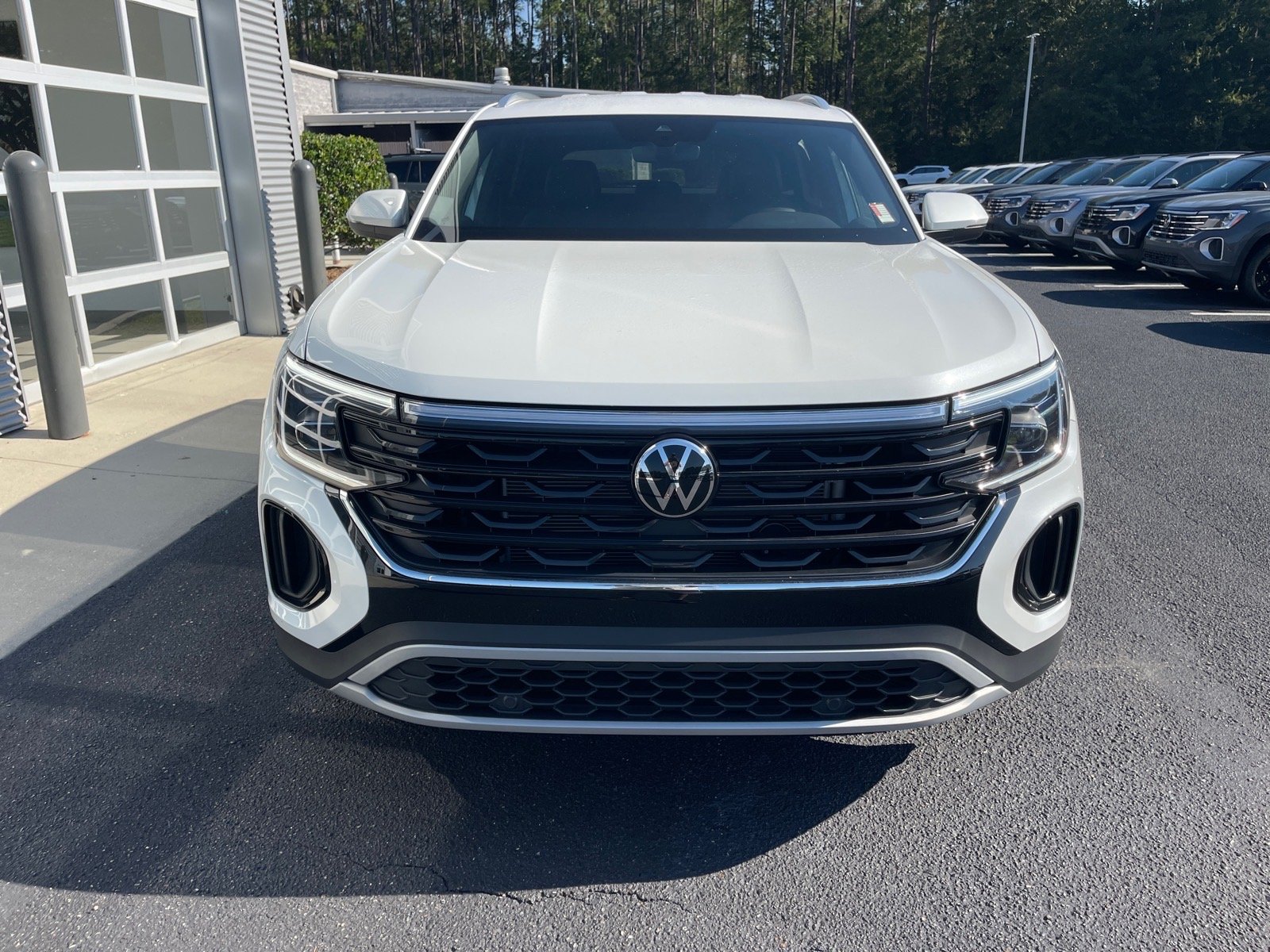 New 2026 Opal White Pearl Volkswagen SE image 2