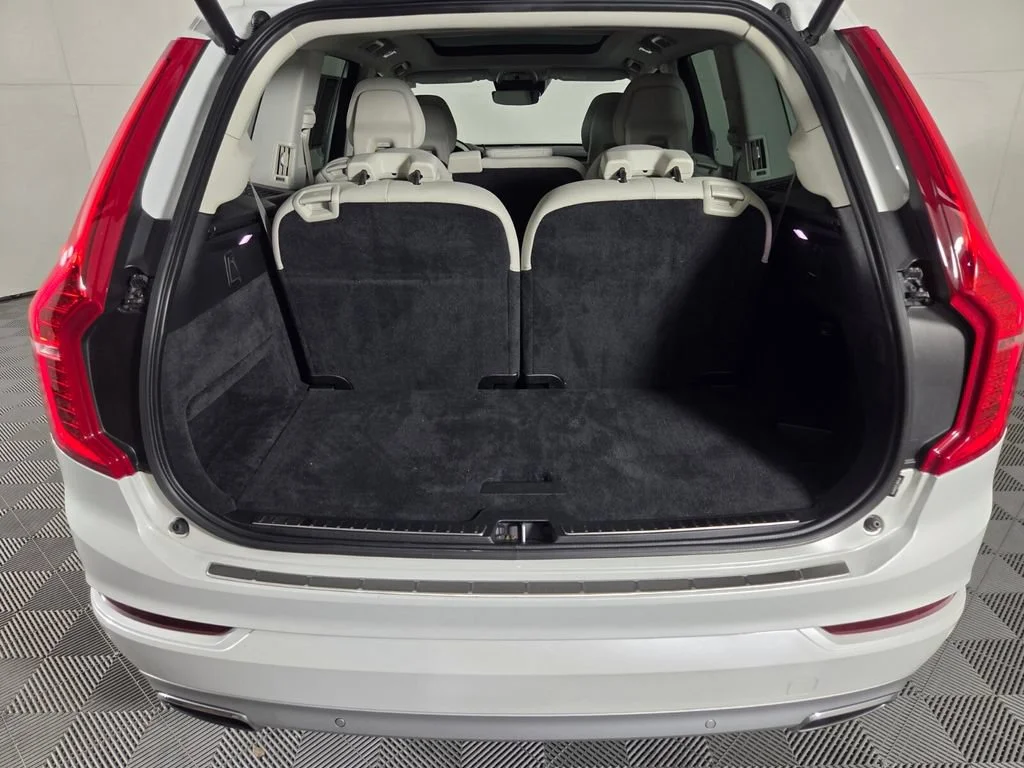 Used 2020 Crystal White Volvo Momentum image 30