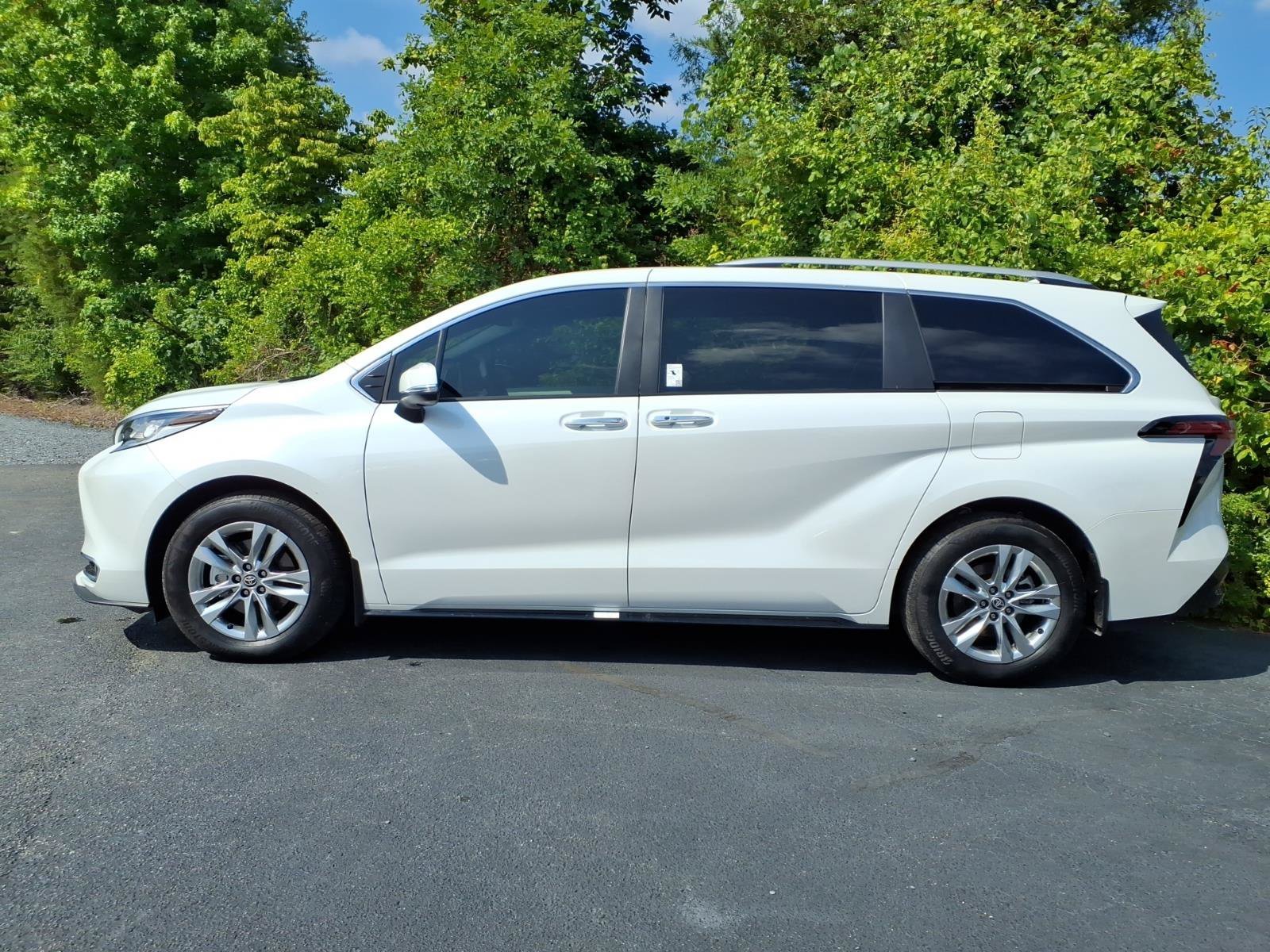 Used 2026 Wind Chill Pearl Toyota Limited image 2