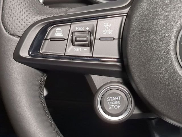 2025 Alfa Romeo Giulia Base - Photo 15