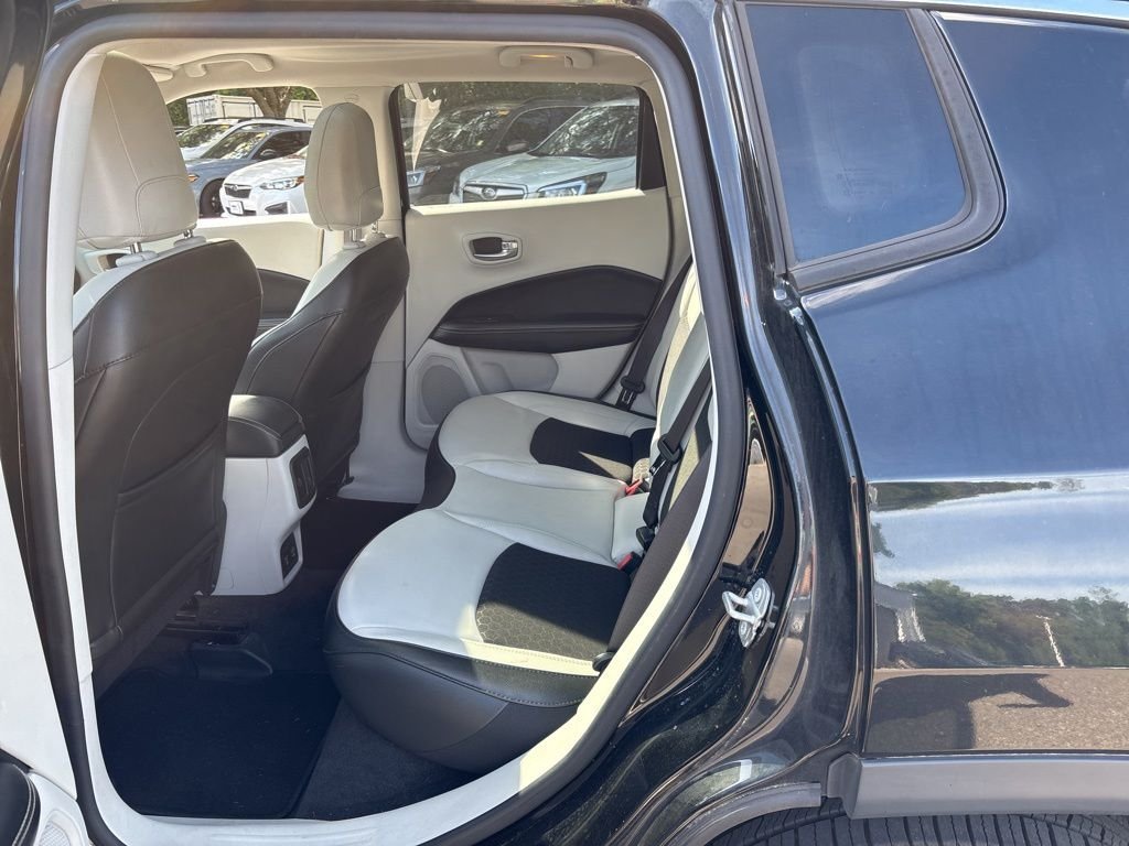 Used 2019 Black Jeep Latitude image 4