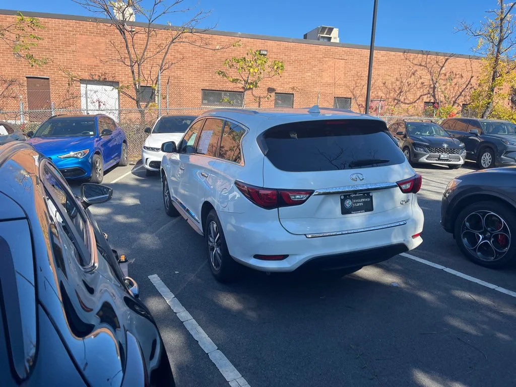 Used 2018 White INFINITI Base image 7