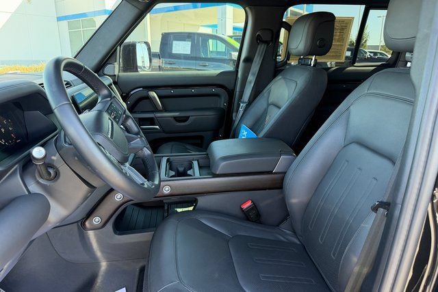 Used 2024  Land Rover X image 12
