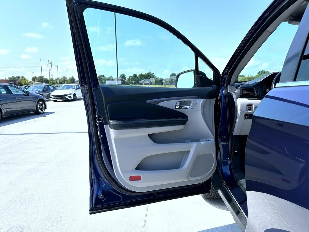 Used 2018 Blue Honda EX-L image 9